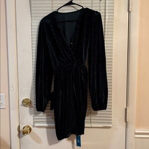 NWT! Cupshe Dazzling Green Cover-Up Dress Long Sleeve size Medium